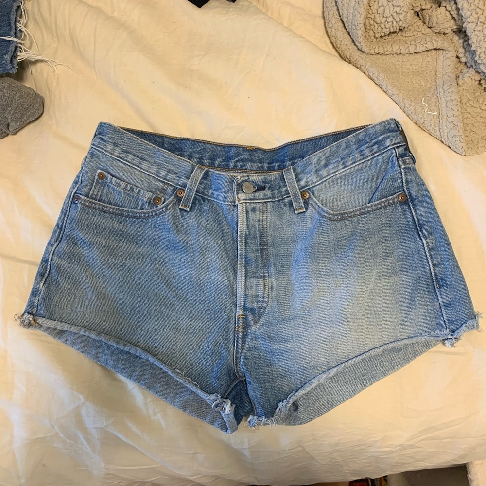 levi’s 501 mid-rise wedgie shorts